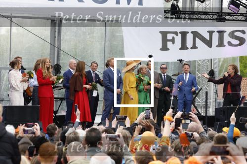 Dokkum 27 april 2026
Koningsdag is dit jaar in Dokkum . Namens de koninklijke familie zijn aanwezig : Koning Willem Alexander Koningin Maxima Prinses Amalia Prinses Alexia Prinses Ariane Prins Constantijn Prinses Laurentien Prins Maurits Prinses Marilene Prins Bernhard Prins Floris Prinses Aimee Prins Pieter Christiaan en Prinses Anita .
