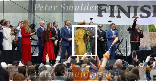Dokkum 27 april 2026
Koningsdag is dit jaar in Dokkum . Namens de koninklijke familie zijn aanwezig : Koning Willem Alexander Koningin Maxima Prinses Amalia Prinses Alexia Prinses Ariane Prins Constantijn Prinses Laurentien Prins Maurits Prinses Marilene Prins Bernhard Prins Floris Prinses Aimee Prins Pieter Christiaan en Prinses Anita .
