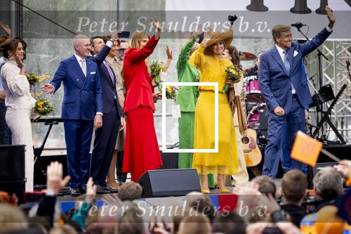 Dokkum 27 april 2026
Koningsdag is dit jaar in Dokkum . Namens de koninklijke familie zijn aanwezig : Koning Willem Alexander Koningin Maxima Prinses Amalia Prinses Alexia Prinses Ariane Prins Constantijn Prinses Laurentien Prins Maurits Prinses Marilene Prins Bernhard Prins Floris Prinses Aimee Prins Pieter Christiaan en Prinses Anita .