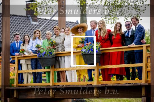 Dokkum 27 april 2026
Koningsdag is dit jaar in Dokkum . Namens de koninklijke familie zijn aanwezig : Koning Willem Alexander Koningin Maxima Prinses Amalia Prinses Alexia Prinses Ariane Prins Constantijn Prinses Laurentien Prins Maurits Prinses Marilene Prins Bernhard Prins Floris Prinses Aimee Prins Pieter Christiaan en Prinses Anita .