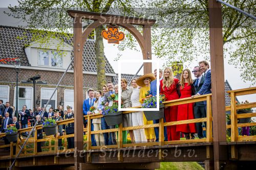 Dokkum 27 april 2026
Koningsdag is dit jaar in Dokkum . Namens de koninklijke familie zijn aanwezig : Koning Willem Alexander Koningin Maxima Prinses Amalia Prinses Alexia Prinses Ariane Prins Constantijn Prinses Laurentien Prins Maurits Prinses Marilene Prins Bernhard Prins Floris Prinses Aimee Prins Pieter Christiaan en Prinses Anita .
