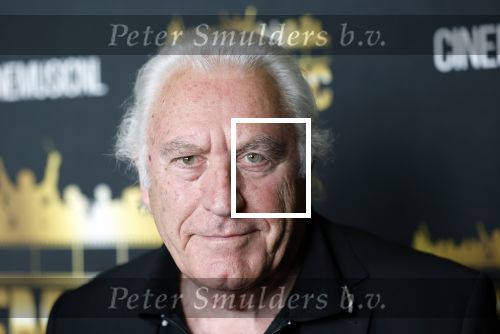 Zaandam 24 april 2026
Willeke v Ammelrooy heeft een koninklijke ondersceiding (linte) gekregen . Rene Mioch organiseert een fotomoment in het Zaantheater . Marco Bakker was er natuurlijk ook bij .