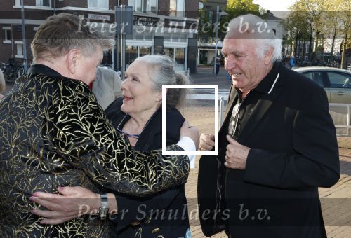 Zaandam 24 april 2026
Willeke v Ammelrooy heeft een koninklijke ondersceiding (linte) gekregen . Rene Mioch organiseert een fotomoment in het Zaantheater . Marco Bakker was er natuurlijk ook bij .