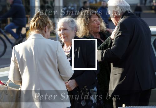 Zaandam 24 april 2026
Willeke v Ammelrooy heeft een koninklijke ondersceiding (linte) gekregen . Rene Mioch organiseert een fotomoment in het Zaantheater . Marco Bakker was er natuurlijk ook bij .