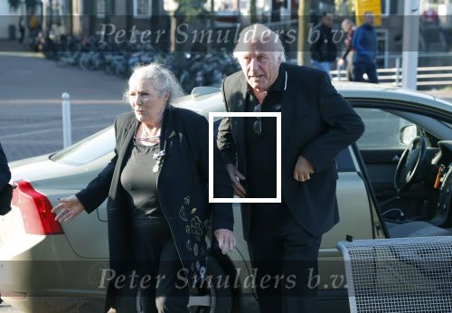 Zaandam 24 april 2026
Willeke v Ammelrooy heeft een koninklijke ondersceiding (linte) gekregen . Rene Mioch organiseert een fotomoment in het Zaantheater . Marco Bakker was er natuurlijk ook bij .