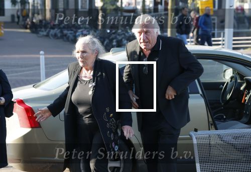 Zaandam 24 april 2026
Willeke v Ammelrooy heeft een koninklijke ondersceiding (linte) gekregen . Rene Mioch organiseert een fotomoment in het Zaantheater . Marco Bakker was er natuurlijk ook bij .