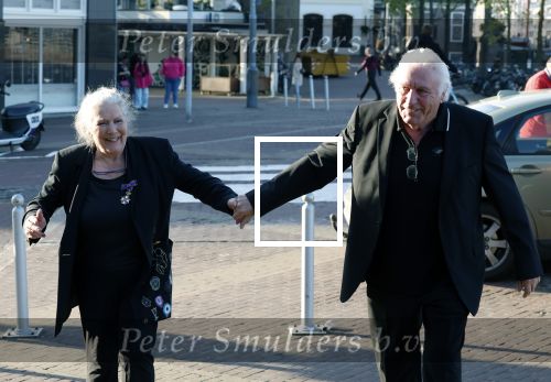 Zaandam 24 april 2026
Willeke v Ammelrooy heeft een koninklijke ondersceiding (linte) gekregen . Rene Mioch organiseert een fotomoment in het Zaantheater . Marco Bakker was er natuurlijk ook bij .