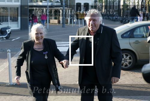 Zaandam 24 april 2026
Willeke v Ammelrooy heeft een koninklijke ondersceiding (linte) gekregen . Rene Mioch organiseert een fotomoment in het Zaantheater . Marco Bakker was er natuurlijk ook bij .