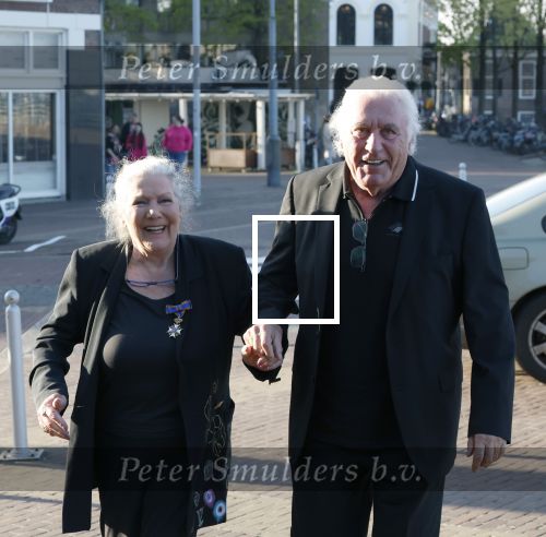 Zaandam 24 april 2026
Willeke v Ammelrooy heeft een koninklijke ondersceiding (linte) gekregen . Rene Mioch organiseert een fotomoment in het Zaantheater . Marco Bakker was er natuurlijk ook bij .