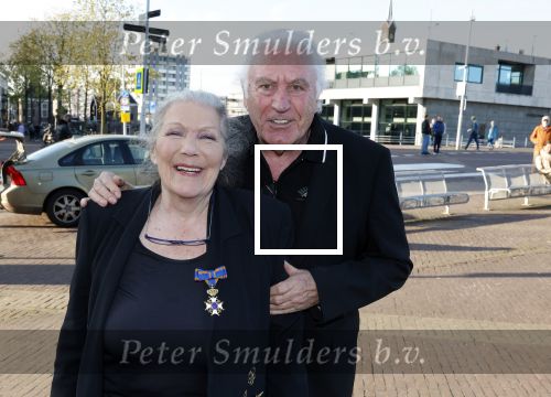 Zaandam 24 april 2026
Willeke v Ammelrooy heeft een koninklijke ondersceiding (linte) gekregen . Rene Mioch organiseert een fotomoment in het Zaantheater . Marco Bakker was er natuurlijk ook bij .