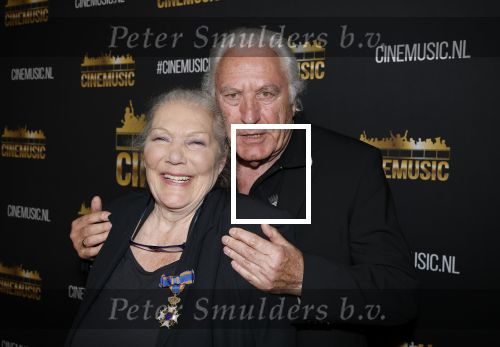 Zaandam 24 april 2026
Willeke v Ammelrooy heeft een koninklijke ondersceiding (linte) gekregen . Rene Mioch organiseert een fotomoment in het Zaantheater . Marco Bakker was er natuurlijk ook bij .