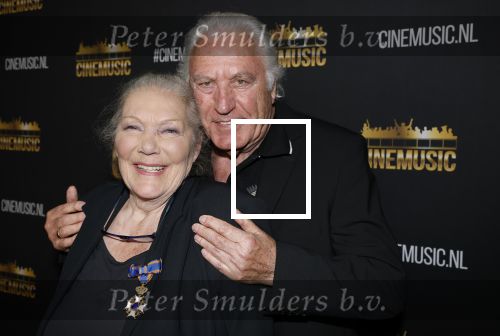 Zaandam 24 april 2026
Willeke v Ammelrooy heeft een koninklijke ondersceiding (linte) gekregen . Rene Mioch organiseert een fotomoment in het Zaantheater . Marco Bakker was er natuurlijk ook bij .