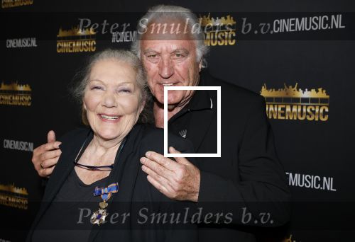 Zaandam 24 april 2026
Willeke v Ammelrooy heeft een koninklijke ondersceiding (linte) gekregen . Rene Mioch organiseert een fotomoment in het Zaantheater . Marco Bakker was er natuurlijk ook bij .