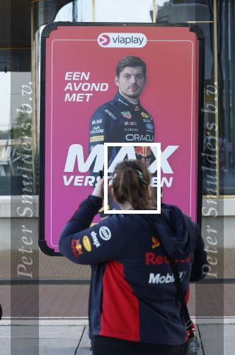 Amsterdam 16 april 2026
Max Verstappen voor viaplay in Theater Amsterdam .