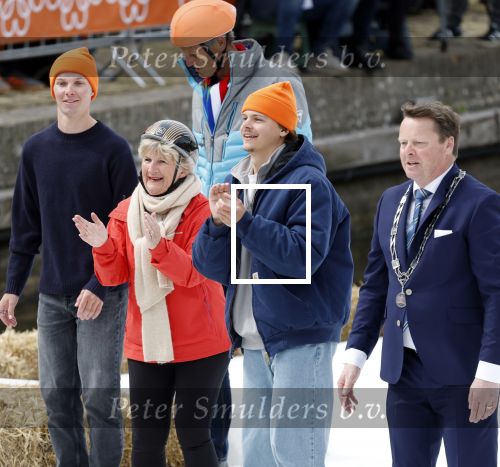 Dokkum 27 april 2026
Koningsdag is dit jaar in Dokkum . Namens de koninklijke familie zijn aanwezig : Koning Willem Alexander Koningin Maxima Prinses Amalia Prinses Alexia Prinses Ariane Prins Constantijn Prinses Laurentien Prins Maurits Prinses Marilene Prins Bernhard Prins Floris Prinses Aimee Prins Pieter Christiaan en Prinses Anita . Melle v t Wout