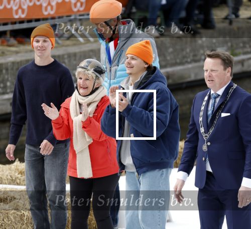 Dokkum 27 april 2026
Koningsdag is dit jaar in Dokkum . Namens de koninklijke familie zijn aanwezig : Koning Willem Alexander Koningin Maxima Prinses Amalia Prinses Alexia Prinses Ariane Prins Constantijn Prinses Laurentien Prins Maurits Prinses Marilene Prins Bernhard Prins Floris Prinses Aimee Prins Pieter Christiaan en Prinses Anita . Melle v t Wout