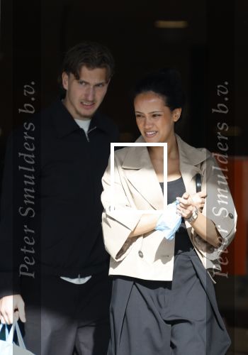 Muiden 8 april 2026
Mika Godts en zijn vrouw Haifa Salem Ali doen boodschappen bij de Albert Heijn in Muiden .