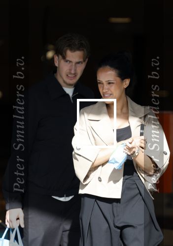 Muiden 8 april 2026
Mika Godts en zijn vrouw Haifa Salem Ali doen boodschappen bij de Albert Heijn in Muiden .