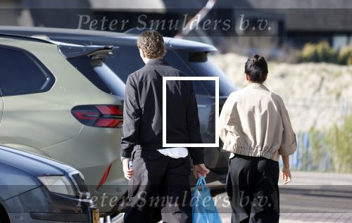 Muiden 8 april 2026
Mika Godts en zijn vrouw Haifa Salem Ali doen boodschappen bij de Albert Heijn in Muiden .