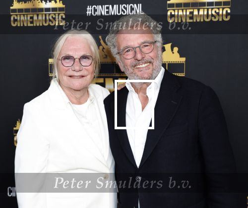 Zaandam 24 april 2026
Willeke v Ammelrooy heeft een koninklijke ondersceiding (linte) gekregen . Rene Mioch organiseert een fotomoment in het Zaantheater . Marco Bakker was er natuurlijk ook bij . Monique v d Ven en Edwin de Vries