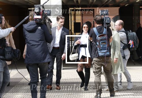 Den Bosch 15 april 2026
Rechtszaak Peter Gillis vs Nicol Kremers in de rechtbank van Den Bosch . Peter zijn kinderen en vriendin Wendy v Hout zijn met hem mee . Nicol Kremers met advocaat Sebas Diekstra