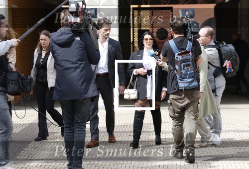 Den Bosch 15 april 2026
Rechtszaak Peter Gillis vs Nicol Kremers in de rechtbank van Den Bosch . Peter zijn kinderen en vriendin Wendy v Hout zijn met hem mee . Nicol Kremers met advocaat Sebas Diekstra