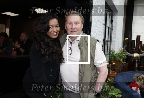 Zwolle 13 april 2026
Boekpresentatie een ode aan Jonnie Boer bij de Librije . Therese Boer en hun kinderen Jimmie Boer en Isabelle Boer waren natuurlijk aanwezig . Oos Kesbeke met zijn vrouw