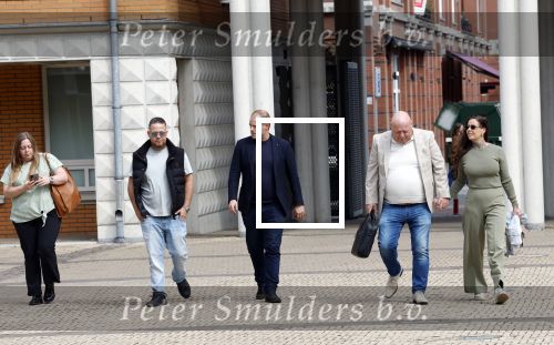 Den Bosch 15 april 2026
Rechtszaak Peter Gillis vs Nicol Kremers in de rechtbank van Den Bosch . Peter zijn kinderen en vriendin Wendy v Hout zijn met hem mee .