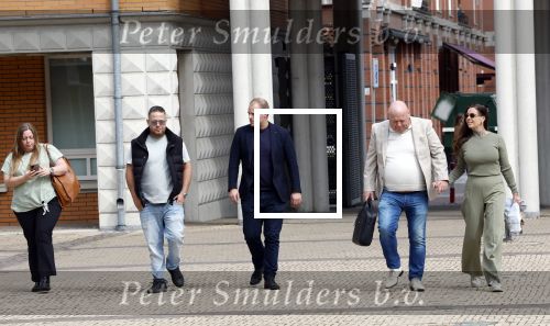 Den Bosch 15 april 2026
Rechtszaak Peter Gillis vs Nicol Kremers in de rechtbank van Den Bosch . Peter zijn kinderen en vriendin Wendy v Hout zijn met hem mee .