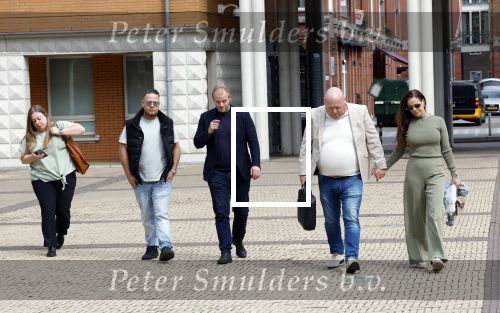Den Bosch 15 april 2026
Rechtszaak Peter Gillis vs Nicol Kremers in de rechtbank van Den Bosch . Peter zijn kinderen en vriendin Wendy v Hout zijn met hem mee .