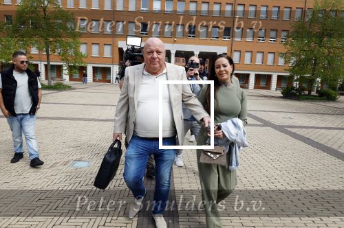 Den Bosch 15 april 2026
Rechtszaak Peter Gillis vs Nicol Kremers in de rechtbank van Den Bosch . Peter zijn kinderen en vriendin Wendy v Hout zijn met hem mee .