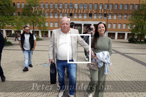 Den Bosch 15 april 2026
Rechtszaak Peter Gillis vs Nicol Kremers in de rechtbank van Den Bosch . Peter zijn kinderen en vriendin Wendy v Hout zijn met hem mee .