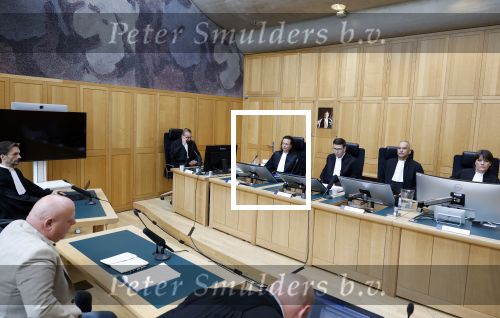 Den Bosch 15 april 2026
Rechtszaak Peter Gillis vs Nicol Kremers in de rechtbank van Den Bosch . Peter zijn kinderen en vriendin Wendy v Hout zijn met hem mee .