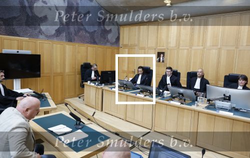 Den Bosch 15 april 2026
Rechtszaak Peter Gillis vs Nicol Kremers in de rechtbank van Den Bosch . Peter zijn kinderen en vriendin Wendy v Hout zijn met hem mee .