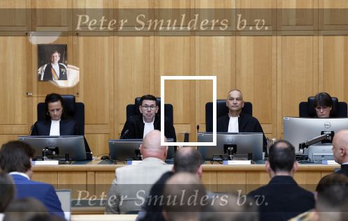 Den Bosch 15 april 2026
Rechtszaak Peter Gillis vs Nicol Kremers in de rechtbank van Den Bosch . Peter zijn kinderen en vriendin Wendy v Hout zijn met hem mee .