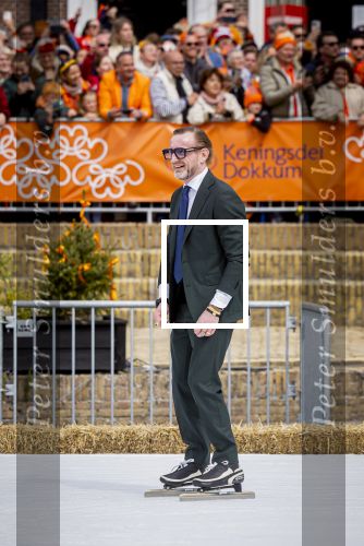 Dokkum 27 april 2026
Koningsdag is dit jaar in Dokkum . Namens de koninklijke familie zijn aanwezig : Koning Willem Alexander Koningin Maxima Prinses Amalia Prinses Alexia Prinses Ariane Prins Constantijn Prinses Laurentien Prins Maurits Prinses Marilene Prins Bernhard Prins Floris Prinses Aimee Prins Pieter Christiaan en Prinses Anita .