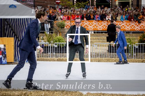 Dokkum 27 april 2026
Koningsdag is dit jaar in Dokkum . Namens de koninklijke familie zijn aanwezig : Koning Willem Alexander Koningin Maxima Prinses Amalia Prinses Alexia Prinses Ariane Prins Constantijn Prinses Laurentien Prins Maurits Prinses Marilene Prins Bernhard Prins Floris Prinses Aimee Prins Pieter Christiaan en Prinses Anita .