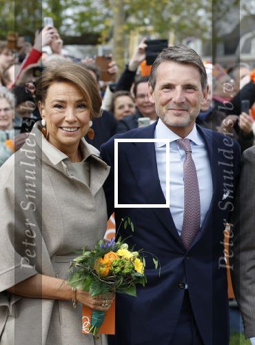 Dokkum 27 april 2026
Koningsdag is dit jaar in Dokkum . Namens de koninklijke familie zijn aanwezig : Koning Willem Alexander Koningin Maxima Prinses Amalia Prinses Alexia Prinses Ariane Prins Constantijn Prinses Laurentien Prins Maurits Prinses Marilene Prins Bernhard Prins Floris Prinses Aimee Prins Pieter Christiaan en Prinses Anita .