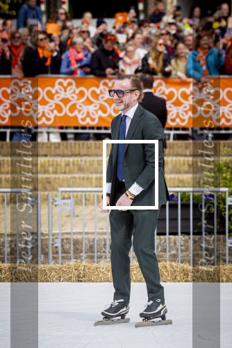 Dokkum 27 april 2026
Koningsdag is dit jaar in Dokkum . Namens de koninklijke familie zijn aanwezig : Koning Willem Alexander Koningin Maxima Prinses Amalia Prinses Alexia Prinses Ariane Prins Constantijn Prinses Laurentien Prins Maurits Prinses Marilene Prins Bernhard Prins Floris Prinses Aimee Prins Pieter Christiaan en Prinses Anita .
