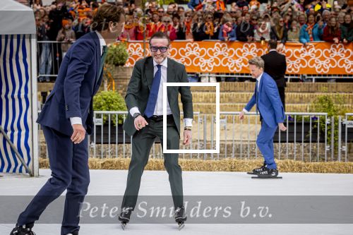 Dokkum 27 april 2026
Koningsdag is dit jaar in Dokkum . Namens de koninklijke familie zijn aanwezig : Koning Willem Alexander Koningin Maxima Prinses Amalia Prinses Alexia Prinses Ariane Prins Constantijn Prinses Laurentien Prins Maurits Prinses Marilene Prins Bernhard Prins Floris Prinses Aimee Prins Pieter Christiaan en Prinses Anita .