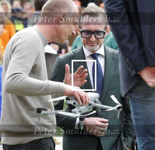 Dokkum 27 april 2026
Koningsdag is dit jaar in Dokkum . Namens de koninklijke familie zijn aanwezig : Koning Willem Alexander Koningin Maxima Prinses Amalia Prinses Alexia Prinses Ariane Prins Constantijn Prinses Laurentien Prins Maurits Prinses Marilene Prins Bernhard Prins Floris Prinses Aimee Prins Pieter Christiaan en Prinses Anita .