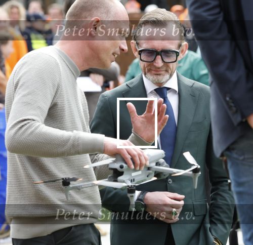 Dokkum 27 april 2026
Koningsdag is dit jaar in Dokkum . Namens de koninklijke familie zijn aanwezig : Koning Willem Alexander Koningin Maxima Prinses Amalia Prinses Alexia Prinses Ariane Prins Constantijn Prinses Laurentien Prins Maurits Prinses Marilene Prins Bernhard Prins Floris Prinses Aimee Prins Pieter Christiaan en Prinses Anita .