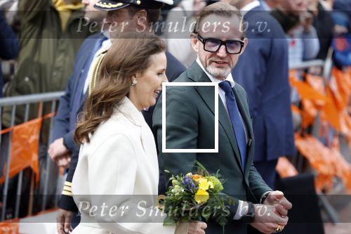 Dokkum 27 april 2026
Koningsdag is dit jaar in Dokkum . Namens de koninklijke familie zijn aanwezig : Koning Willem Alexander Koningin Maxima Prinses Amalia Prinses Alexia Prinses Ariane Prins Constantijn Prinses Laurentien Prins Maurits Prinses Marilene Prins Bernhard Prins Floris Prinses Aimee Prins Pieter Christiaan en Prinses Anita .