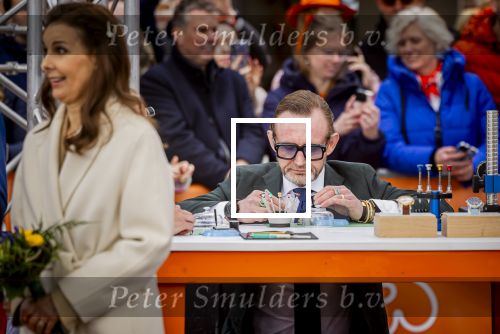 Dokkum 27 april 2026
Koningsdag is dit jaar in Dokkum . Namens de koninklijke familie zijn aanwezig : Koning Willem Alexander Koningin Maxima Prinses Amalia Prinses Alexia Prinses Ariane Prins Constantijn Prinses Laurentien Prins Maurits Prinses Marilene Prins Bernhard Prins Floris Prinses Aimee Prins Pieter Christiaan en Prinses Anita .