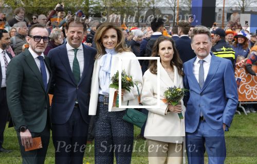 Dokkum 27 april 2026
Koningsdag is dit jaar in Dokkum . Namens de koninklijke familie zijn aanwezig : Koning Willem Alexander Koningin Maxima Prinses Amalia Prinses Alexia Prinses Ariane Prins Constantijn Prinses Laurentien Prins Maurits Prinses Marilene Prins Bernhard Prins Floris Prinses Aimee Prins Pieter Christiaan en Prinses Anita .