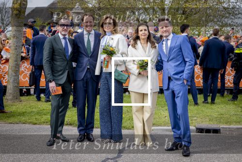 Dokkum 27 april 2026
Koningsdag is dit jaar in Dokkum . Namens de koninklijke familie zijn aanwezig : Koning Willem Alexander Koningin Maxima Prinses Amalia Prinses Alexia Prinses Ariane Prins Constantijn Prinses Laurentien Prins Maurits Prinses Marilene Prins Bernhard Prins Floris Prinses Aimee Prins Pieter Christiaan en Prinses Anita .