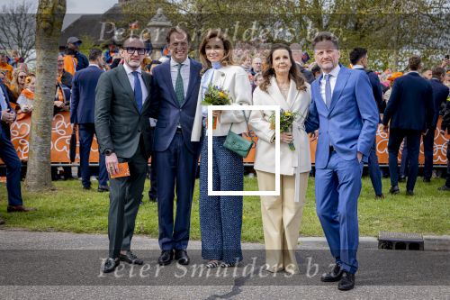 Dokkum 27 april 2026
Koningsdag is dit jaar in Dokkum . Namens de koninklijke familie zijn aanwezig : Koning Willem Alexander Koningin Maxima Prinses Amalia Prinses Alexia Prinses Ariane Prins Constantijn Prinses Laurentien Prins Maurits Prinses Marilene Prins Bernhard Prins Floris Prinses Aimee Prins Pieter Christiaan en Prinses Anita .