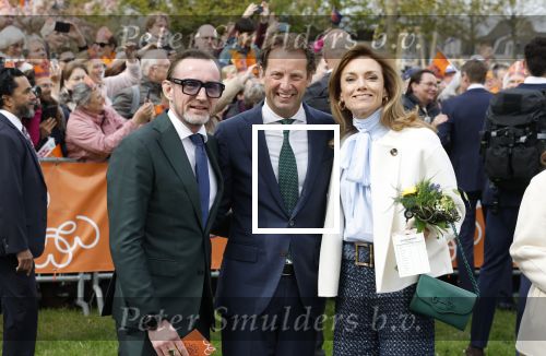 Dokkum 27 april 2026
Koningsdag is dit jaar in Dokkum . Namens de koninklijke familie zijn aanwezig : Koning Willem Alexander Koningin Maxima Prinses Amalia Prinses Alexia Prinses Ariane Prins Constantijn Prinses Laurentien Prins Maurits Prinses Marilene Prins Bernhard Prins Floris Prinses Aimee Prins Pieter Christiaan en Prinses Anita .