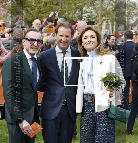 Dokkum 27 april 2026
Koningsdag is dit jaar in Dokkum . Namens de koninklijke familie zijn aanwezig : Koning Willem Alexander Koningin Maxima Prinses Amalia Prinses Alexia Prinses Ariane Prins Constantijn Prinses Laurentien Prins Maurits Prinses Marilene Prins Bernhard Prins Floris Prinses Aimee Prins Pieter Christiaan en Prinses Anita .