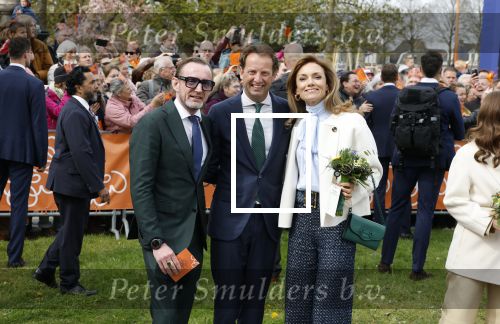 Dokkum 27 april 2026
Koningsdag is dit jaar in Dokkum . Namens de koninklijke familie zijn aanwezig : Koning Willem Alexander Koningin Maxima Prinses Amalia Prinses Alexia Prinses Ariane Prins Constantijn Prinses Laurentien Prins Maurits Prinses Marilene Prins Bernhard Prins Floris Prinses Aimee Prins Pieter Christiaan en Prinses Anita .